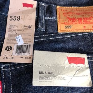 Mens Levis 40W x 36L.  Style is 559